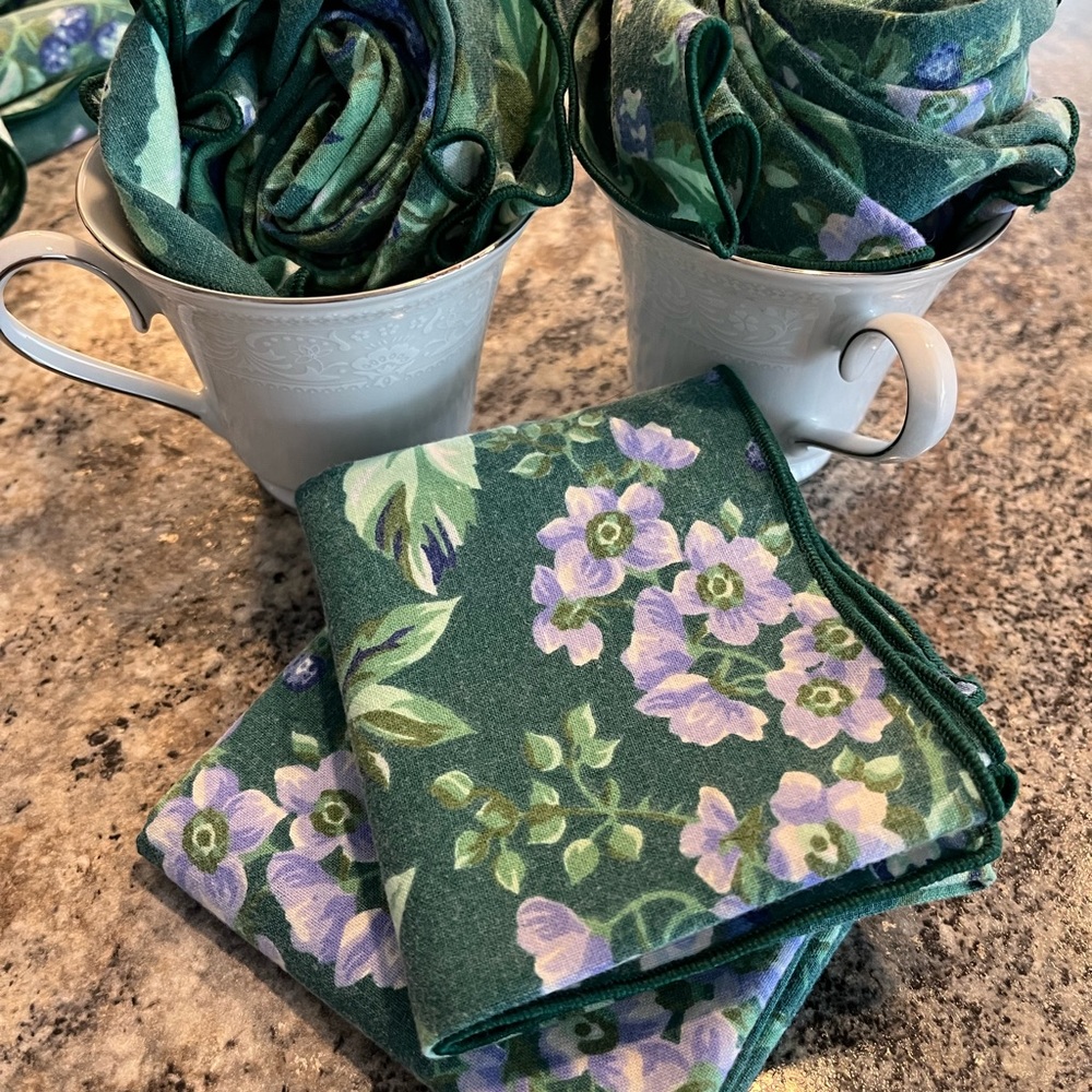 SOLD. SOLDSet of 8 Laura Ashley 100% Cotton Vtg. Napkins